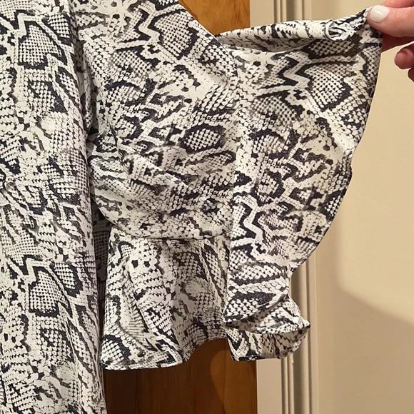 Vince Camuto snakeskin blouse - Picture 4 of 5